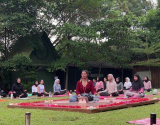 Yoga, Sebuah Jembatan Sunyi di Tengah Riuh Dunia