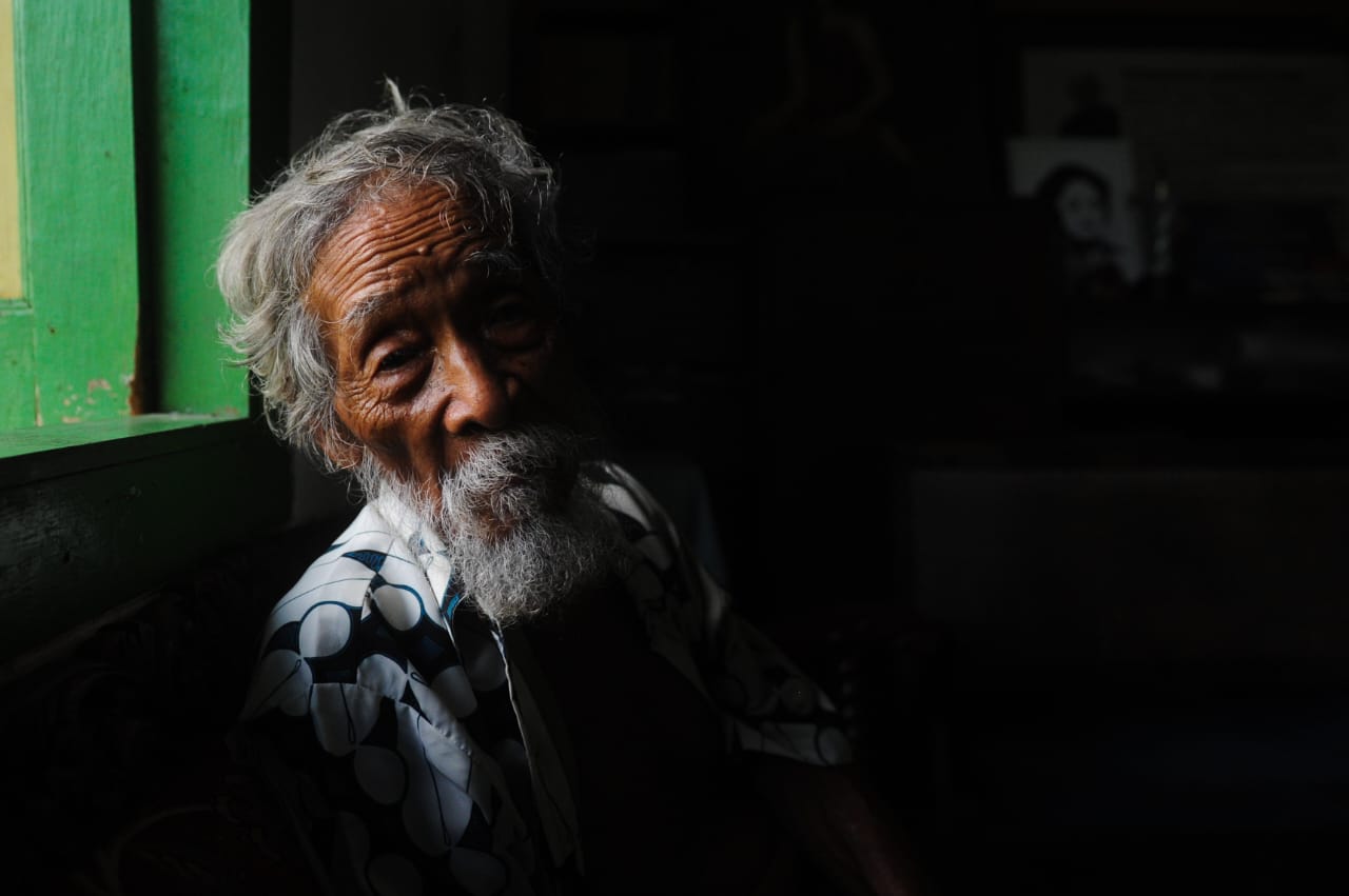 Dr. Soesilo Toer. Umur 88 tahun. Adik kandung si pengarang besar Pramoedya Ananta Toer . (Foto: Julian)