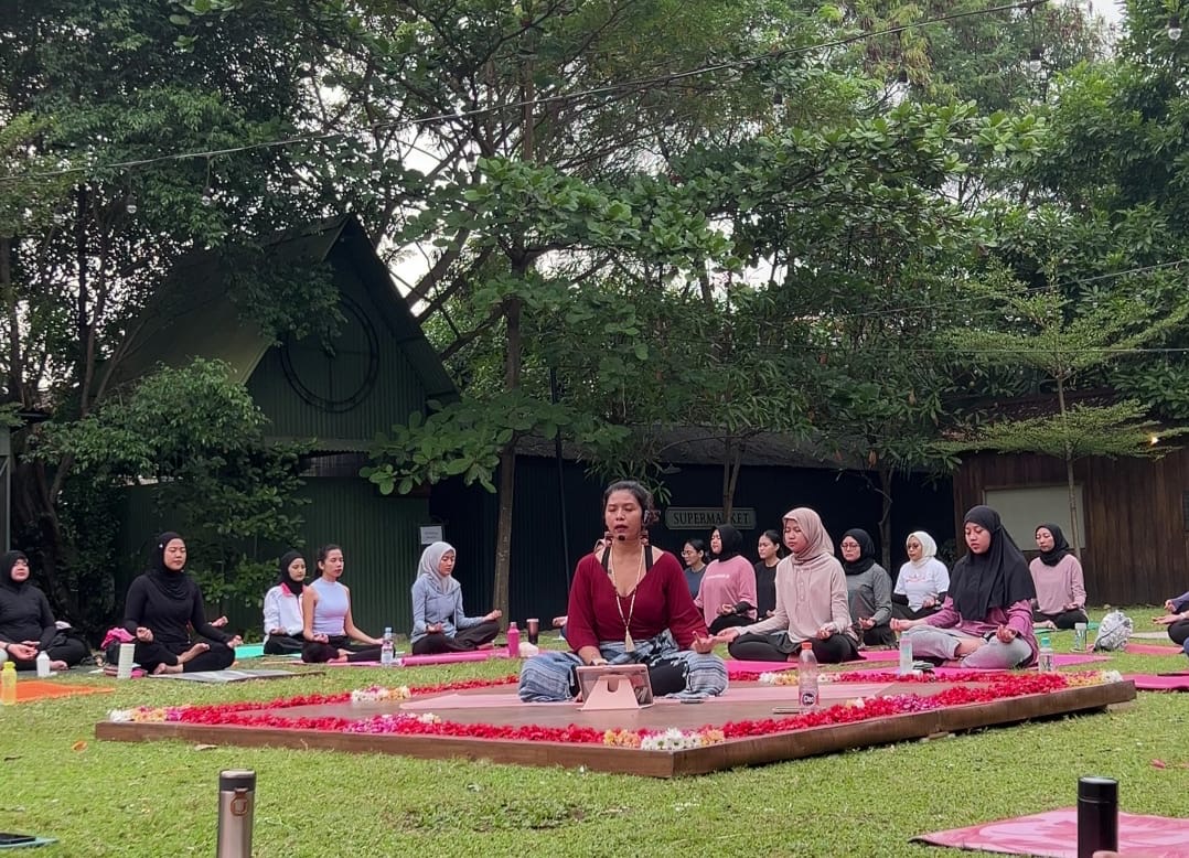 Yoga, Sebuah Jembatan Sunyi di Tengah Riuh Dunia