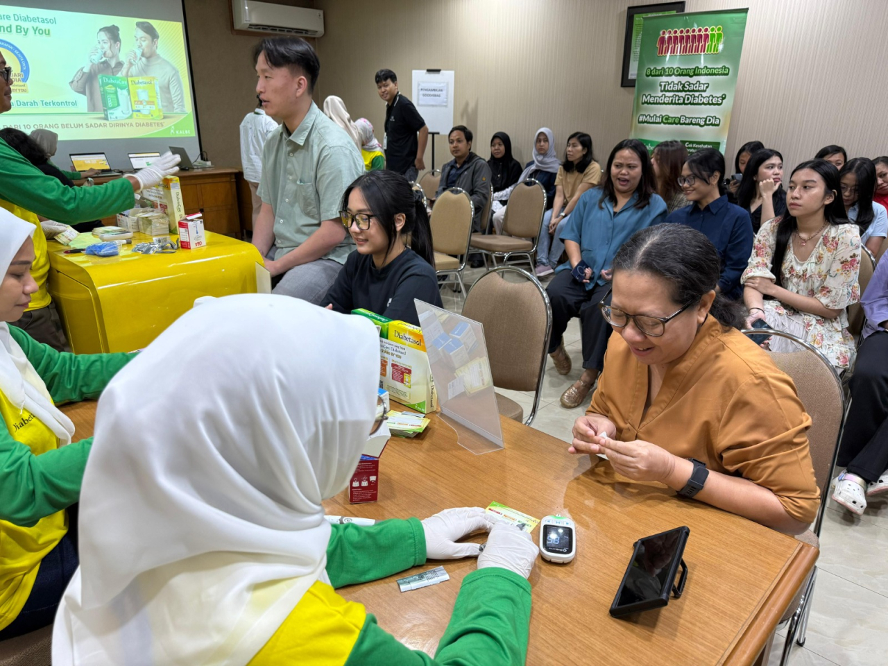Diabetasol Kampanye Stand By You Ajak Generasi Produktif Cek Gula Darah