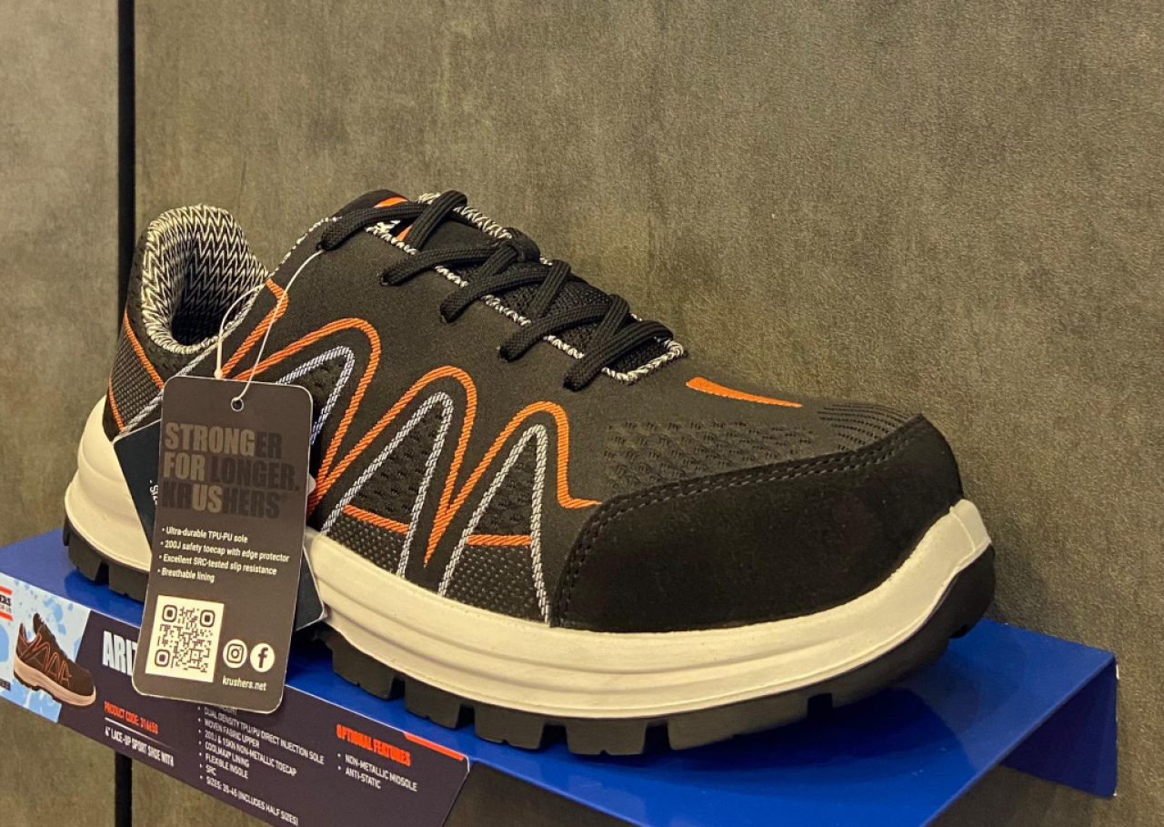 Inovasi utama yang ditawarkan adalah penggunaan bahan komposit pada ujung sepatu, menggantikan besi atau logam. Foto/GoBrand.id