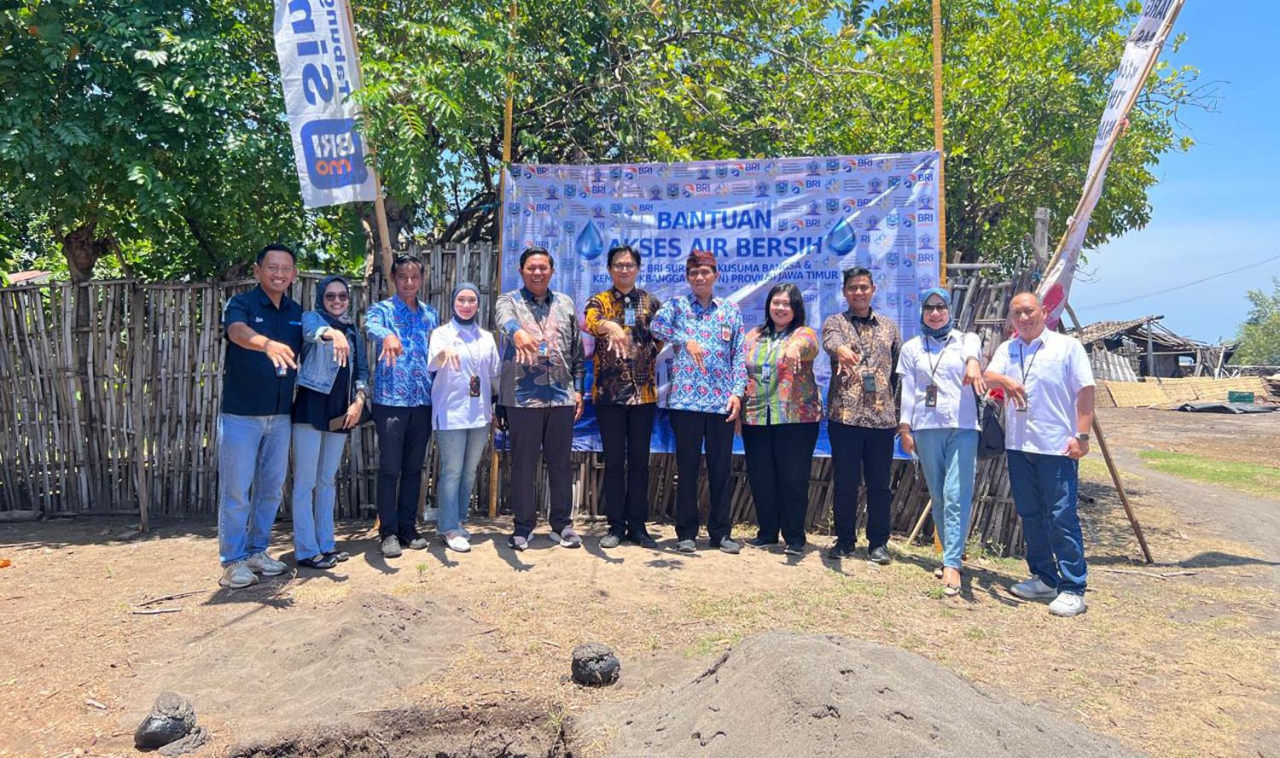 BRI KCU Surabaya Kusuma Bangsa secara resmi mencanangkan bantuan pembangunan sumur bor dan sarana air bersih. Foto/BRI