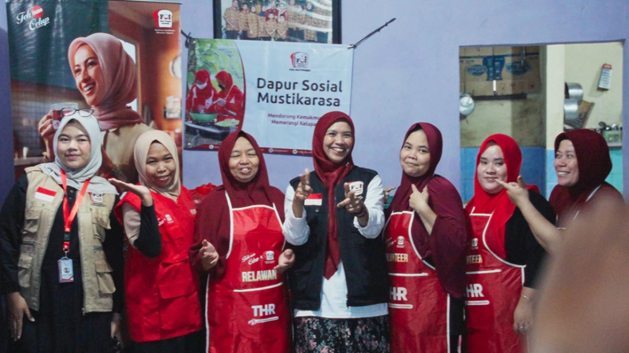 Teh Celup Sosro gandeng FoodBank of Indonesia (FOI) gelar program THR 2026 di 186 masjid. Targetkan distribusi 27.000 paket buka puasa di Jawa Barat. Foto/Sosro