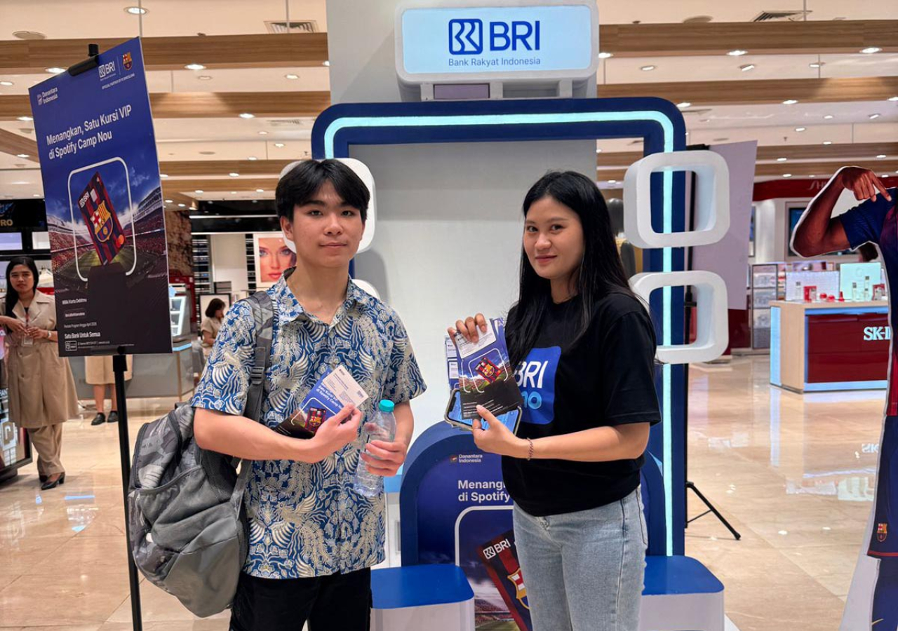 BRI Surabaya Kusuma Bangsa tantang nasabah kumpulkan saldo Rp10 juta demi merchandise asli FC Barcelona. Foto/BRI