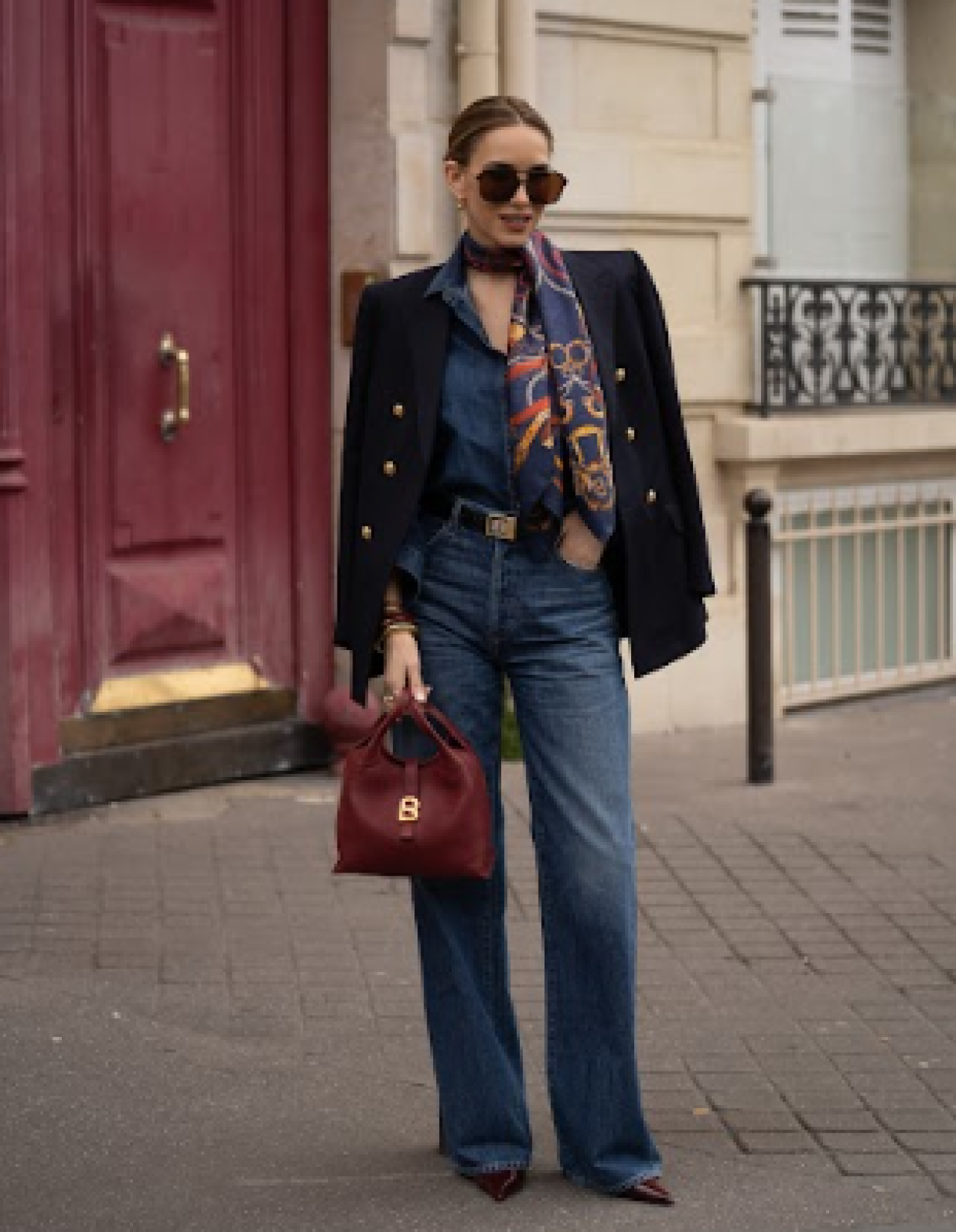 Sentuhan Asia Tenggara Bertemu dengan Elegansi Eropa: Buttonscarves x Alexandra Lapp