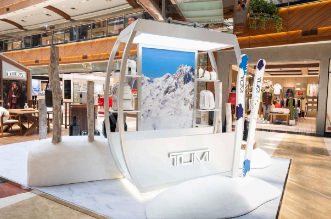 TUMI Perkenalkan Koleksi Fall/Winter 2026 via Alpine Chalet Pop-Up di PIM 2 Jakarta