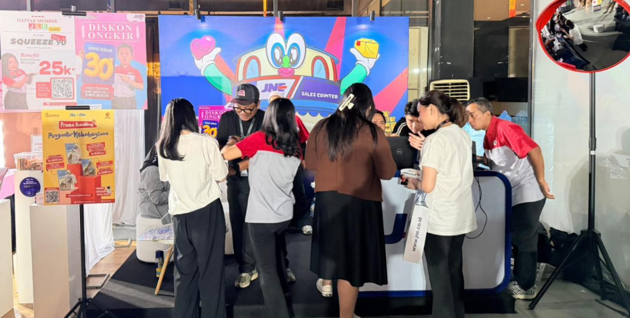 JNE Resmi Dukung Pagelaran Bazaar Fashion Squeeze 90 Vol. 4 Sebagai Official Logistics Partner