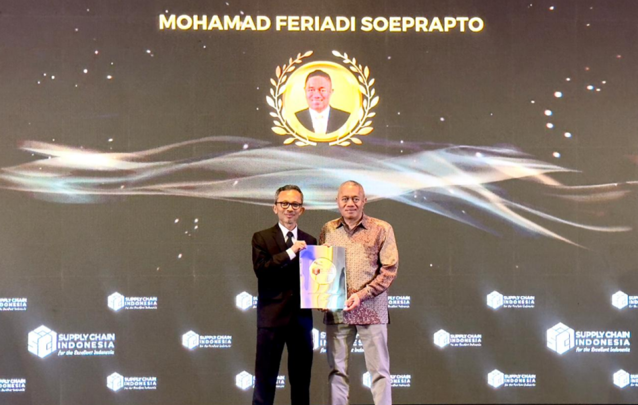 JNE Raih Penghargaan CEO of The Year di Indonesia Logistics Award 2026